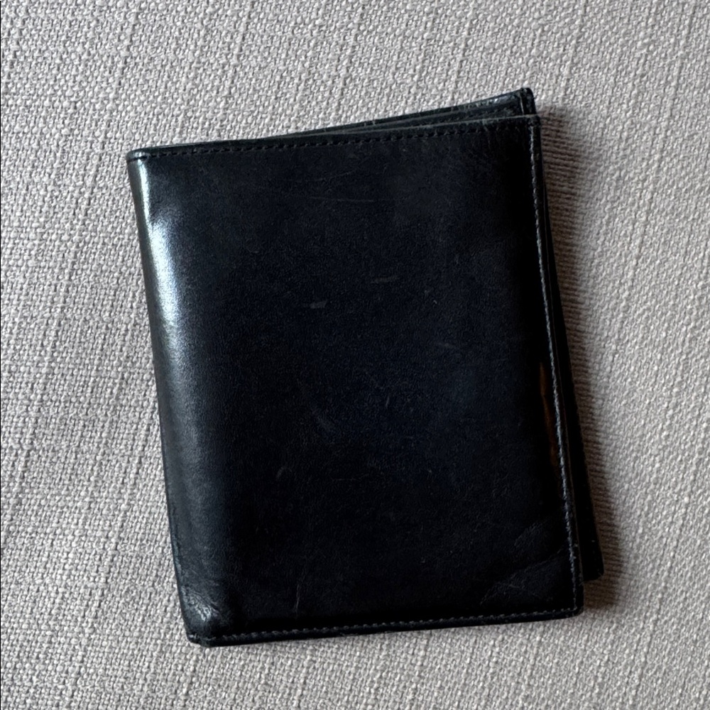 Wilsons Leather bifold wallet in black VNTG 4 x 5”